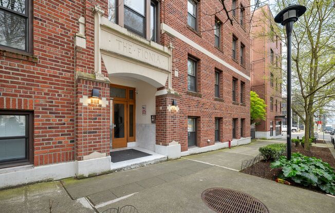 1 bed, 1 bath, 796 sqft, $1,795, Unit 101