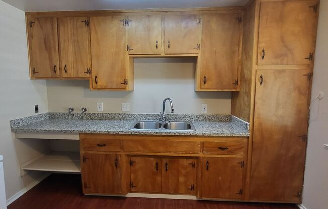 2 beds, 1 bath, 850 sqft, $1,695, Unit 4554