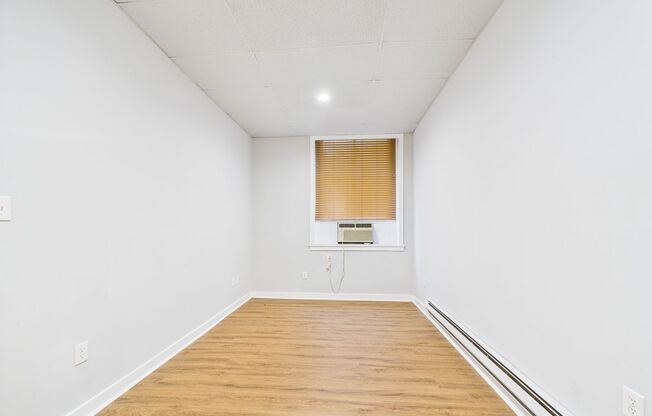 2 beds, 1 bath, $1,475, Unit 101