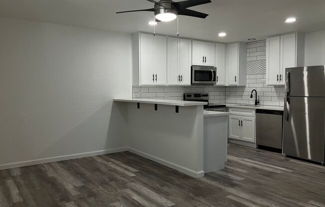 Beautifully Remodeled 2 bedroom, 1 Bath! Full Size washer and dryer!!