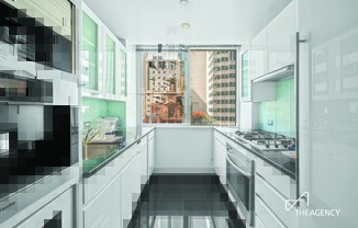 60 E 55 ST