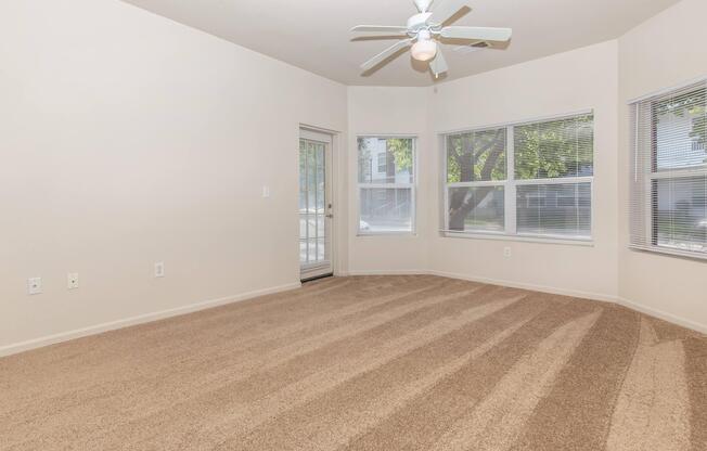 1 bed, 1 bath, 782 sqft, $1,420
