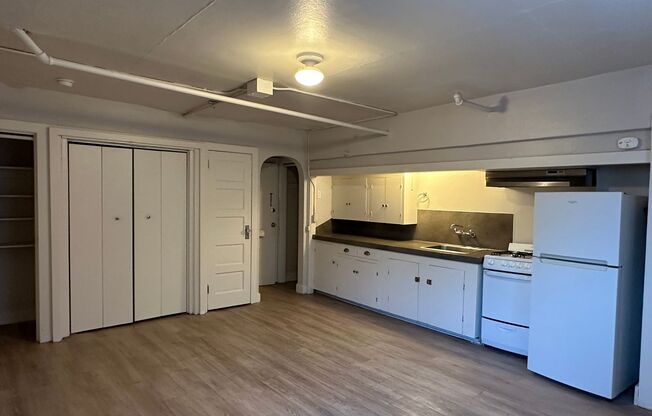 Studio, 1 bath, 320 sqft, $850, Unit C