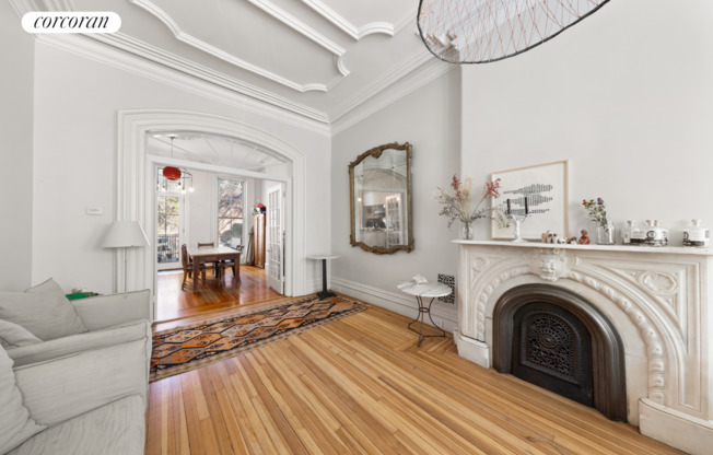 69 SAINT JAMES PL