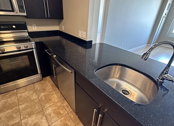 1 bed, 1 bath, 744 sqft, $3,500, Unit 2401
