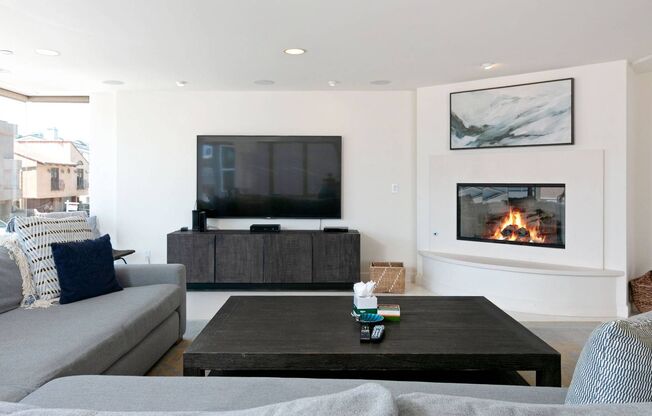 Fully Furnished| Hollywood Beach | 5 Bed + 5 Bath Across from Sand!