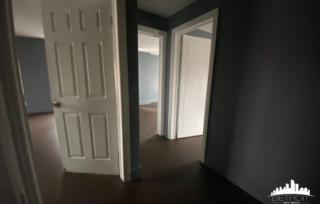 3 beds, 1 bath, $1,300