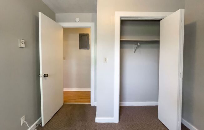 2 beds, 1 bath, 800 sqft, $850, Unit Apt. 11