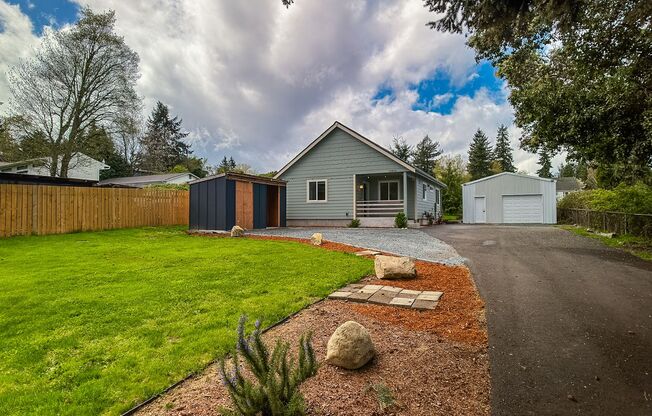 Large Garage in Burien 2bd 1.5ba home!