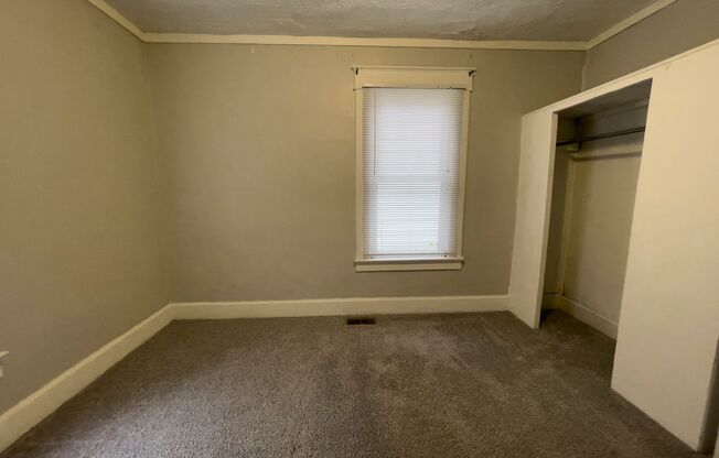 2 beds, 1 bath, 1,770 sqft, $900, Unit 328