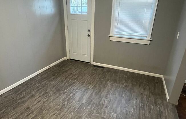 $795 - 1 bed 1 bath with bonus room! - Duplex