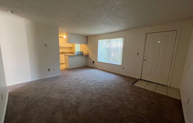 2 beds, 1 bath, 669 sqft, $1,245, Unit 33