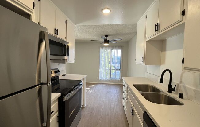 1 bed, 1 bath, 700 sqft, $1,698, Unit 112