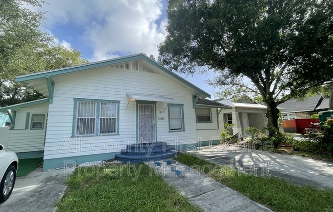1327 JAMES AVE S