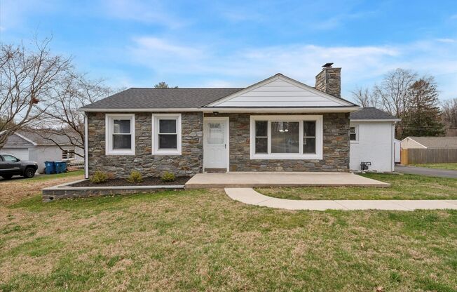 Available Now, A Beautiful 3B/1B Rancher In West Chester!