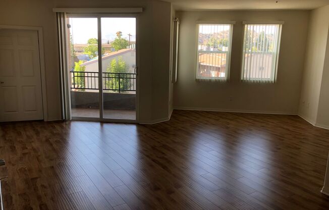 2 beds, 2.5 baths, 1,296 sqft, $3,200, Unit 8714-207