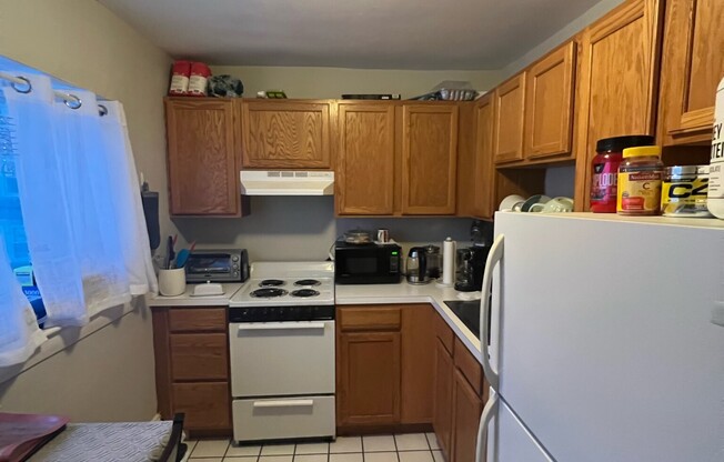 1 bed, 1 bath, $2,500, Unit 6