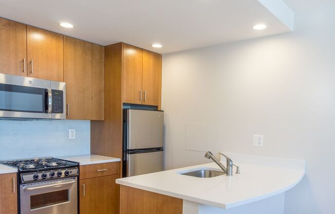Sutton Plaza Apartments