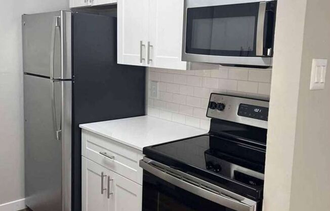 1 bed, 1 bath, 704 sqft, $1,150, Unit 156