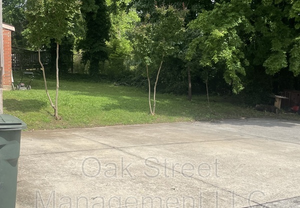 1011 OAK ST