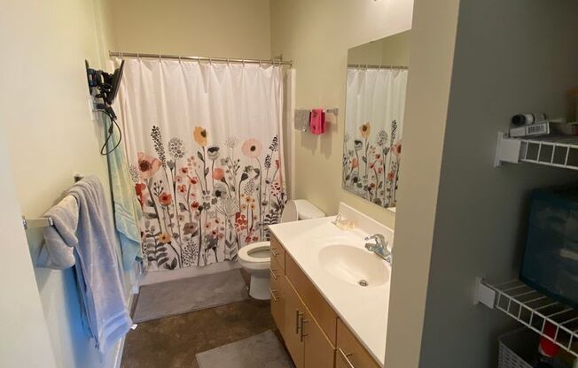 2 beds, 2 baths, 860 sqft, $2,150, Unit 513 - Updated