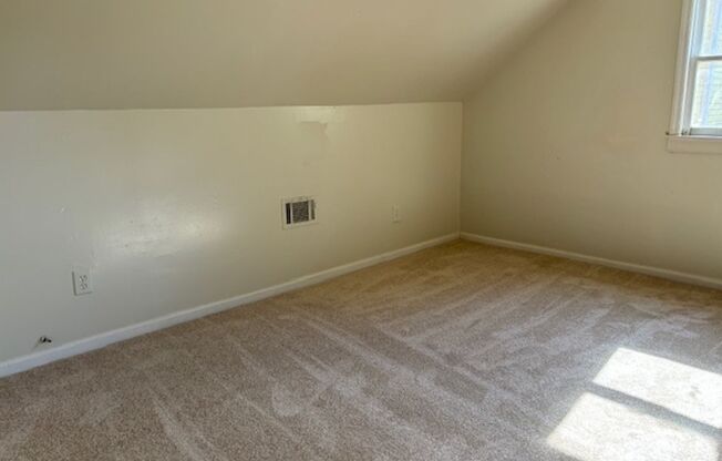 2 beds, 1 bath, $1,400