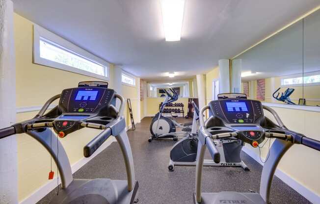 Fitness Center at River Crossing Apartments, Thunderbolt, GA, 31404