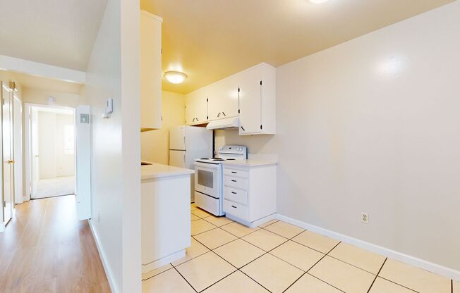 2 beds, 1 bath, $1,985, Unit 5235 Riverside Ave Apt 6