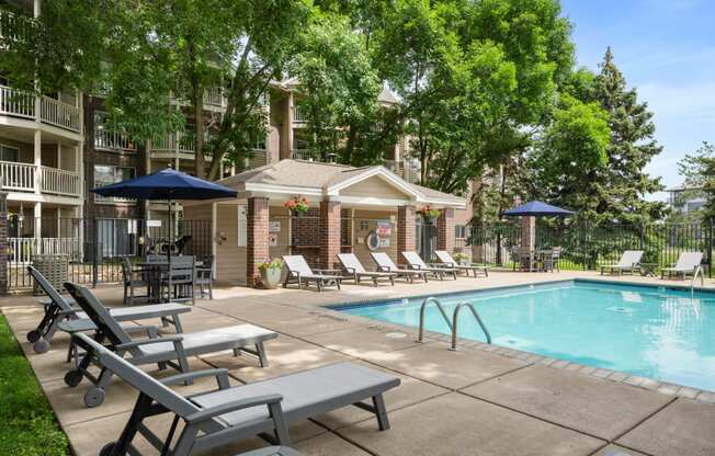 our apartments have a swimming pool and lounge chairs