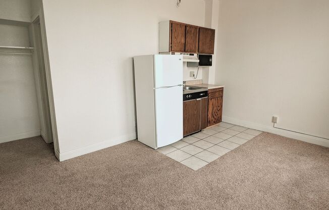 Studio, 1 bath, 200 sqft, $445, Unit 522