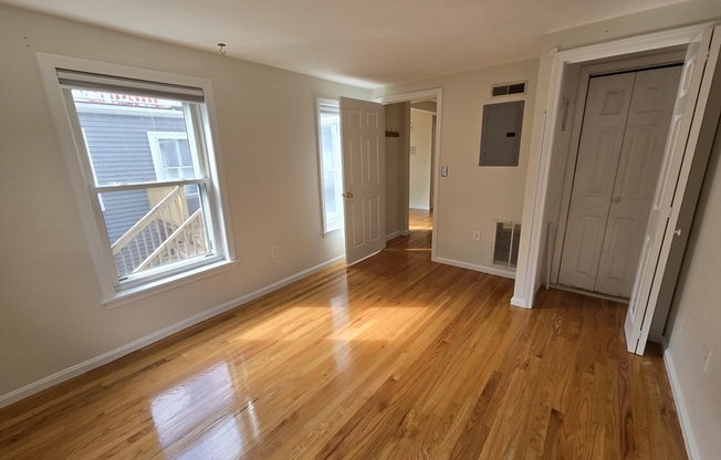 314 W 4 ST