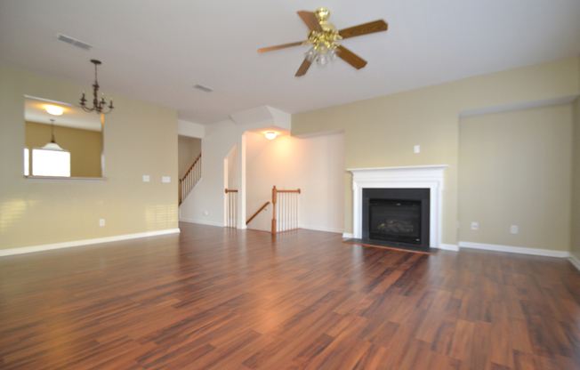 1/2 MO/OFF SPECIAL- Ballantyne Towhome 3 bed 4 bath Community Pool
