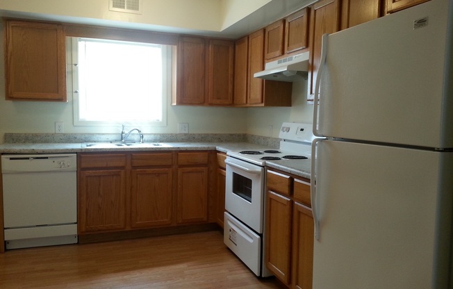 2 beds, 1.5 baths, 1,050 sqft, $795, Unit 40