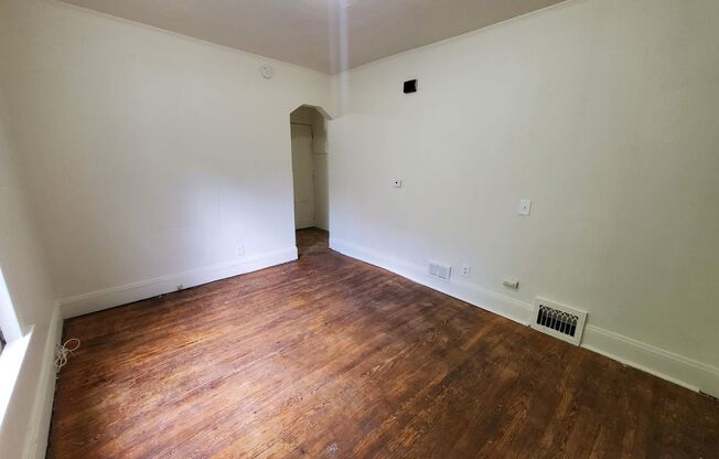 2 beds, 1 bath, $1,100, Unit Down