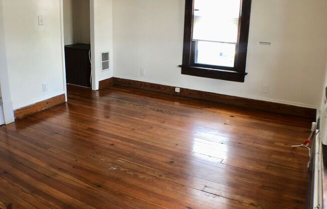 Studio, 1 bath, $725, Unit A