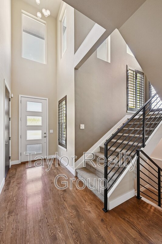 2800 S DEXTER WAY