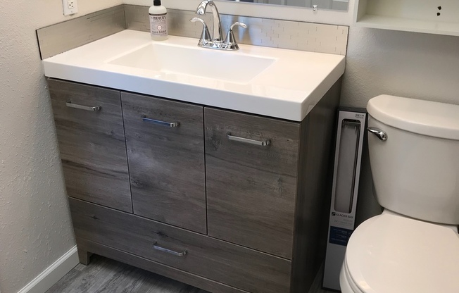 Upper unit in SW Bend Close to Old Mill and Shops