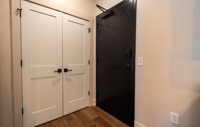 1 bed, 1 bath, 579 sqft, $1,400, Unit 24