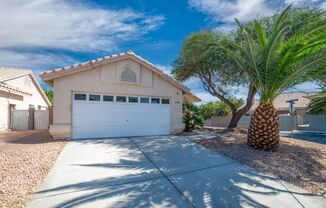 WHAT A BEAUTY! 3-BEDROOM SINGLE-STORY HOME WITH POOL!