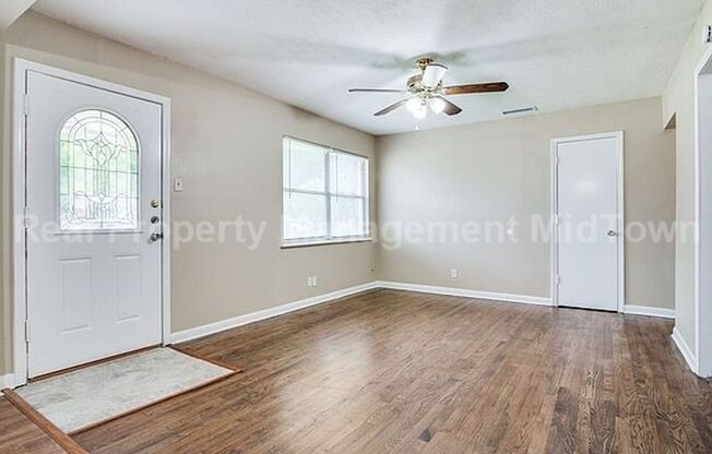 Charming 3-Bedroom Home with Spacious Yard in Garland