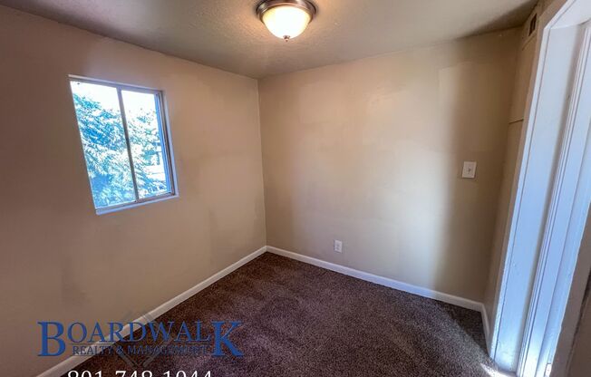 2 beds, 1 bath, 800 sqft, $1,100, Unit 218 W. 300 N. #4