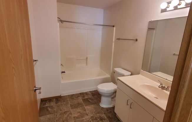 2 beds, 1 bath, 1,050 sqft, $1,259, Unit PL   7606