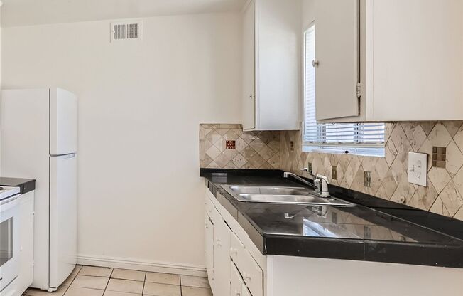 1st Floor 2 Bedroom Condo In NorthWest Las Vegas!