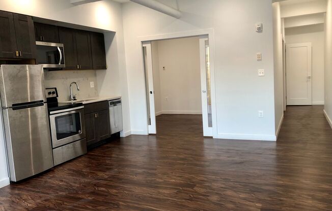 1 bed, 1 bath, 437 sqft, $1,625, Unit 301