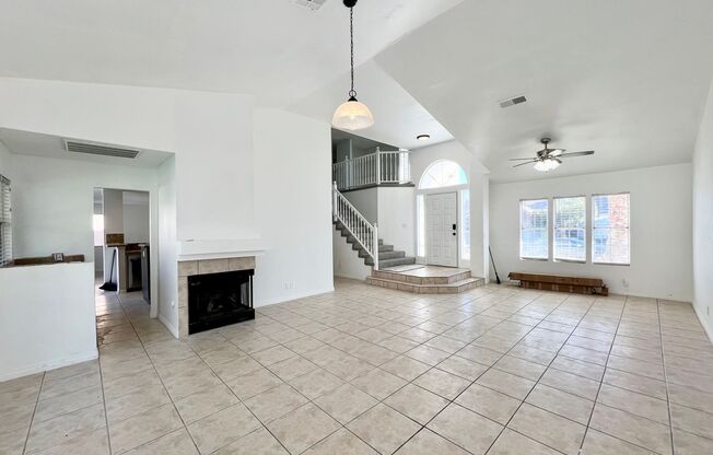 SPACIOUS 3BD/2.5BA HOME IN HENDERSON! W/ LOFT AND COVERED PATIO!