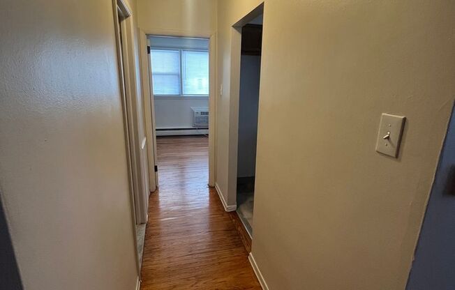 1 bed, 1 bath, 850 sqft, $950, Unit 1-A