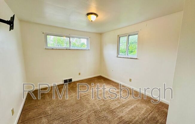 319 ELFORT DR