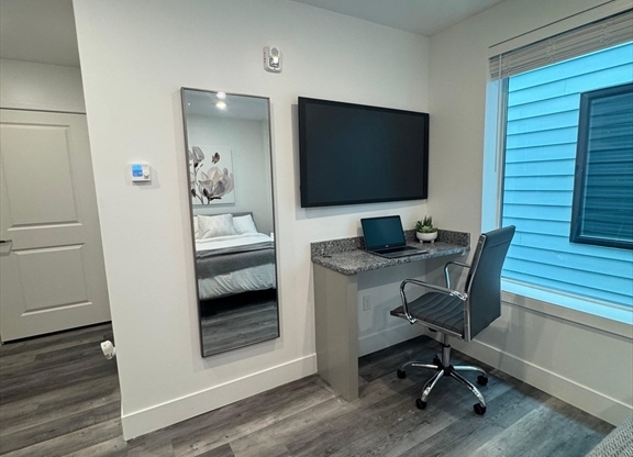 Studio, 1 bath, $1,575, Unit 727