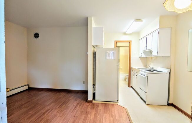 1 bed, 1 bath, $725, Unit 2A