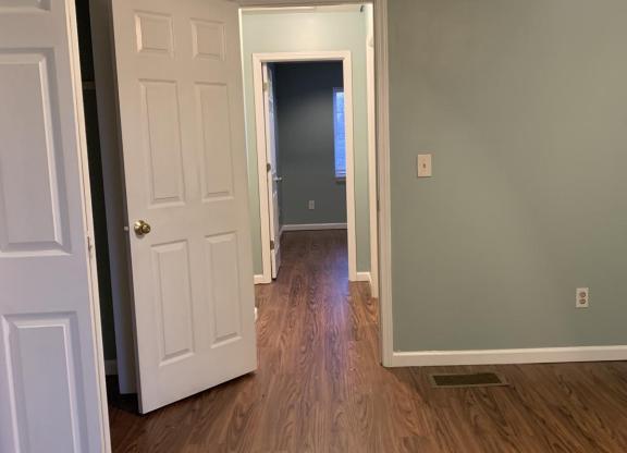 3 beds, 2 baths, 1,250 sqft, $1,500